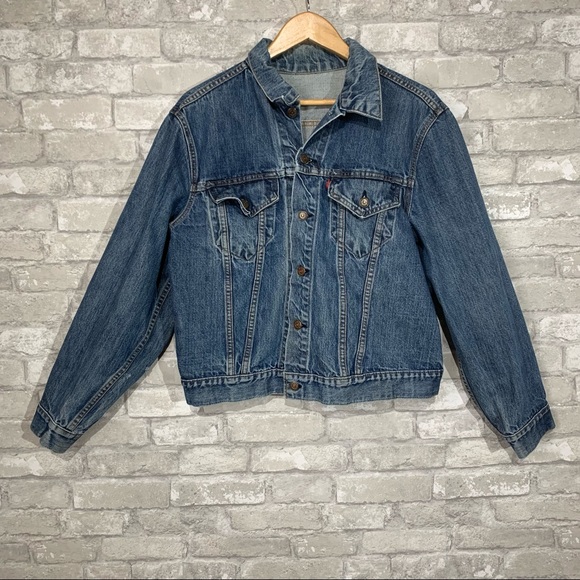 LEVI'S WOMEN'S DENIM TRUCKER JACKET. BUTTON UP JEAN JACKET. BOXY FIT. SIZE LARGE